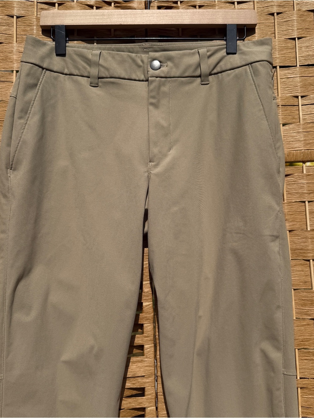 Lululemon Men’s Pants Olive / Khaki Color - Picture 2 of 8